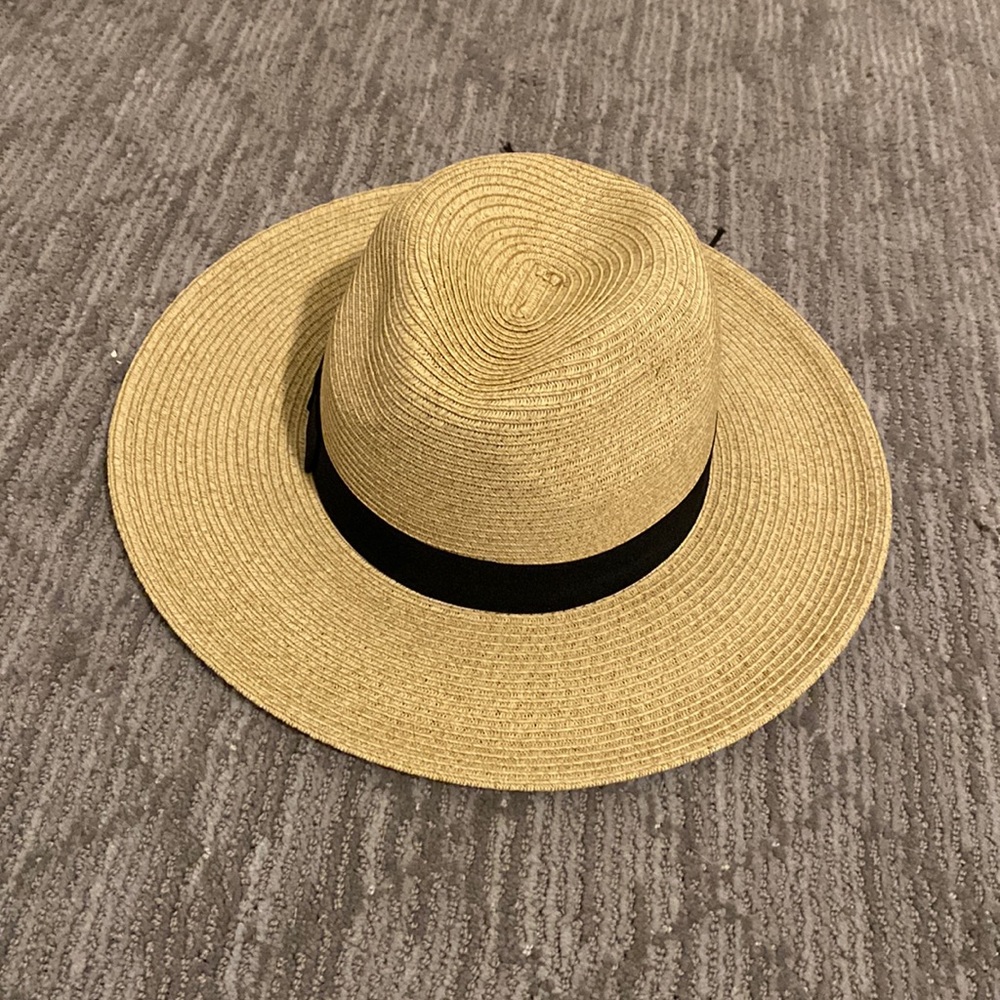 Adjustable straw hat